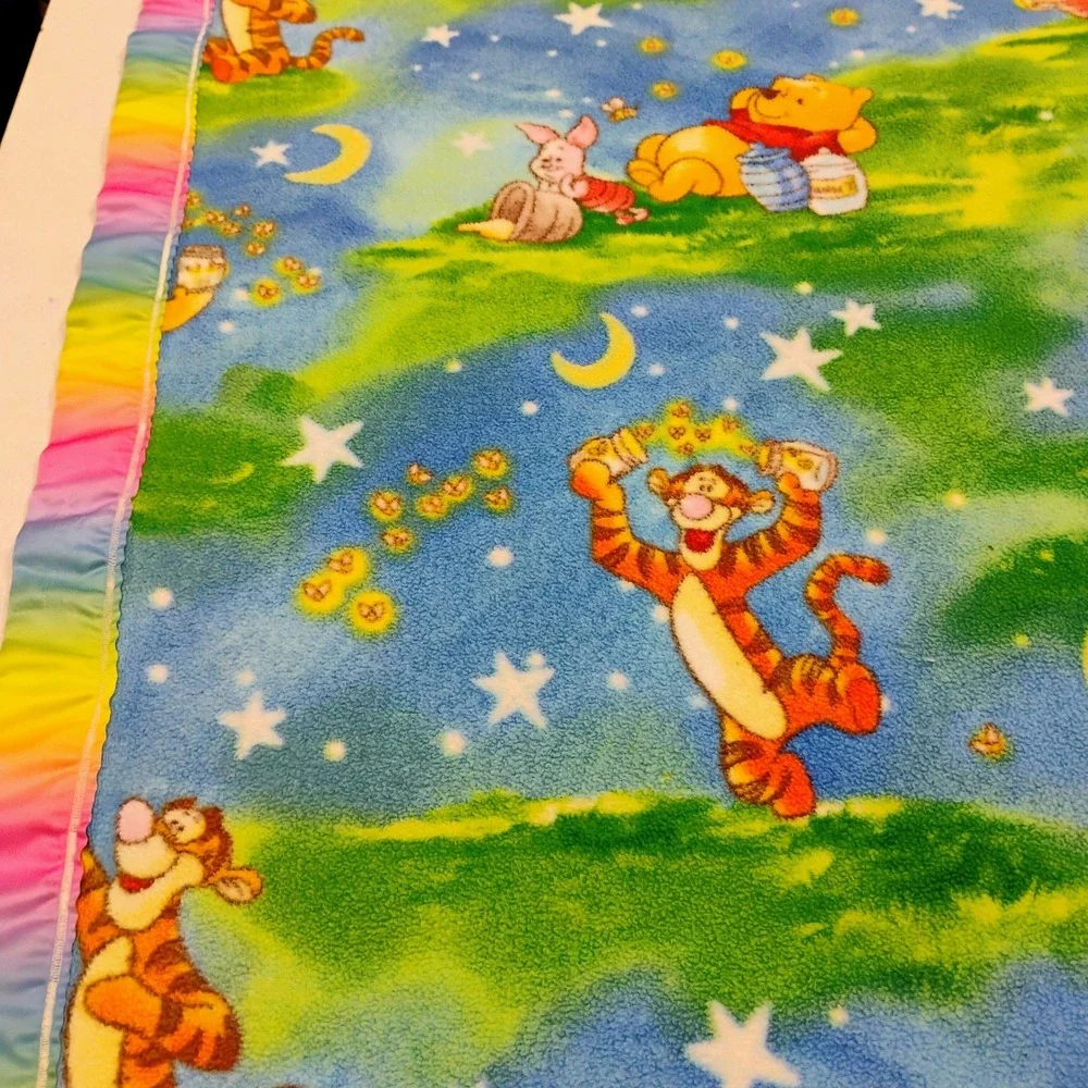 Vtg Disney Winnie the Pooh Piglet‎ Tigger Fleece Baby Blanket Rainbow Satin Trim